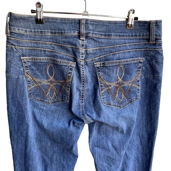 Wrangler Straight Jeans 13/14 (Inseam 32”) Women’s Dark Wash Gently Used [#1065] - Picture 6 of 7